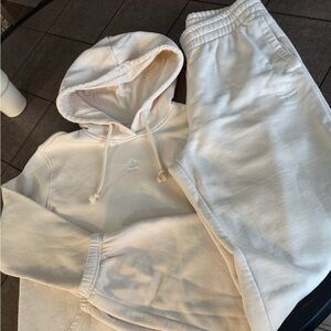 Emb Adidas beige sweatsuit *womens* nwot * size medium